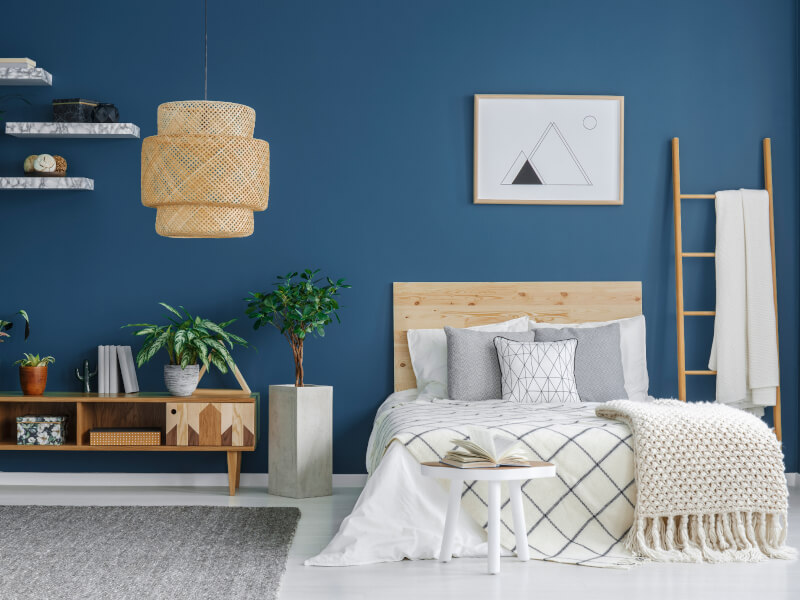 Сочетание синего и бежевого в интерьере.jpg