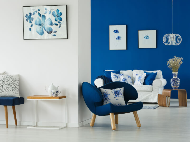 Сочетание синего и белого в интерьере.jpg